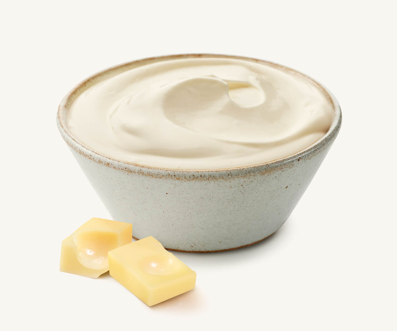 Pote de queso untable gruyere acompañado de trocitos de queso gruyere