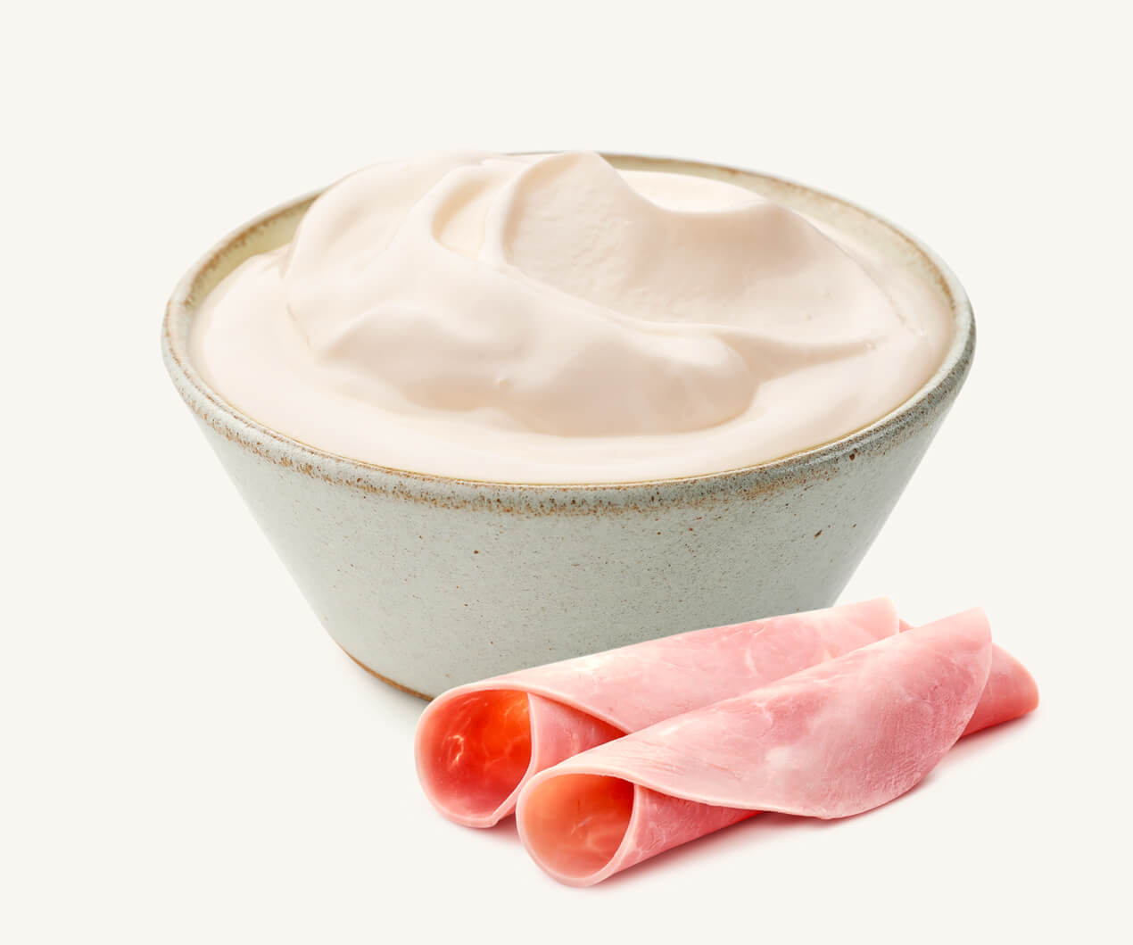 Pote de queso untable sabor jamón acompañado de dos fetas de jamón en rollito